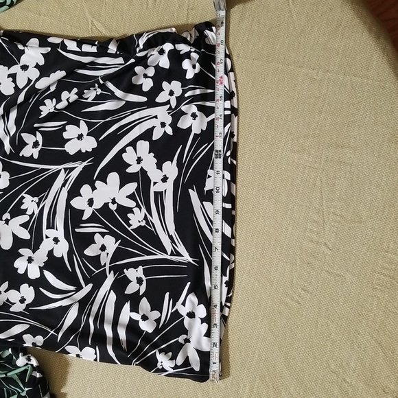 Soft Flowered Top with Cut-Outs - Picture 8 of 8